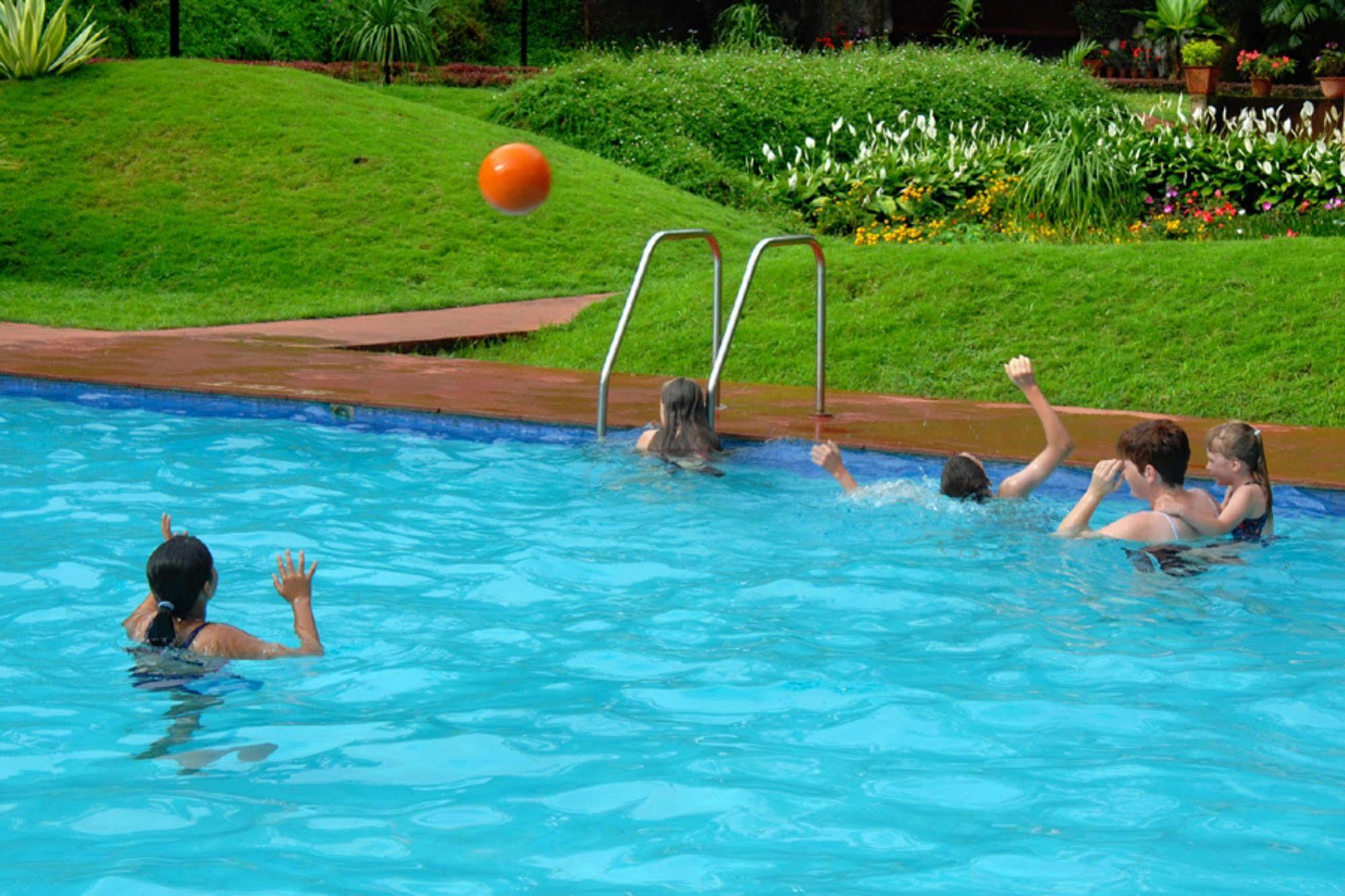Carmelia Haven Resort Thekkady Buitenkant foto